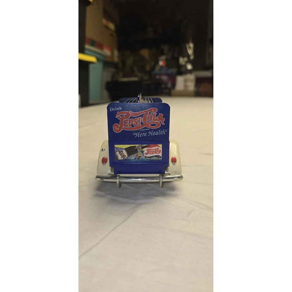 1940 Ford Pepsi Cola Truck Diecast Model by Golden Wheel with Opening Hood Bin11